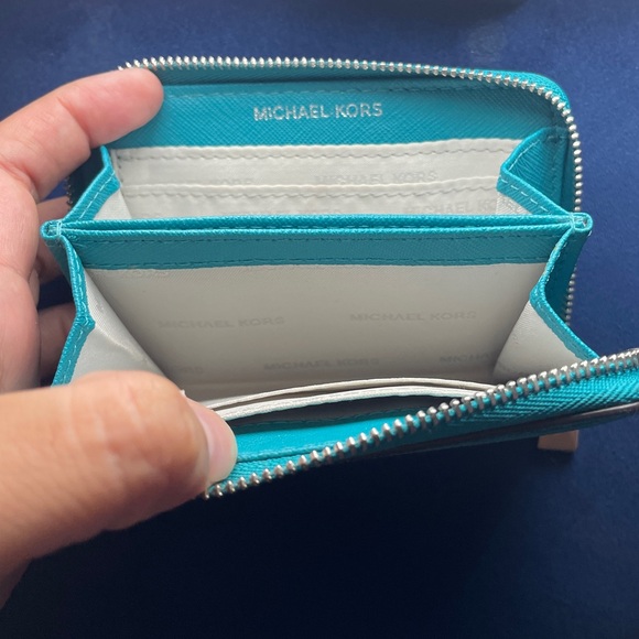 Michael Kors Jet Set Wallet - Picture 3 of 3